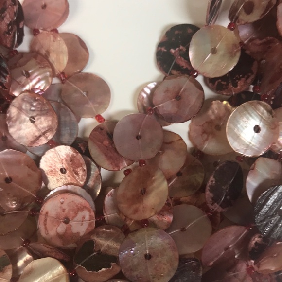 Iridescent shell necklace and earrings. - Picture 3 of 6